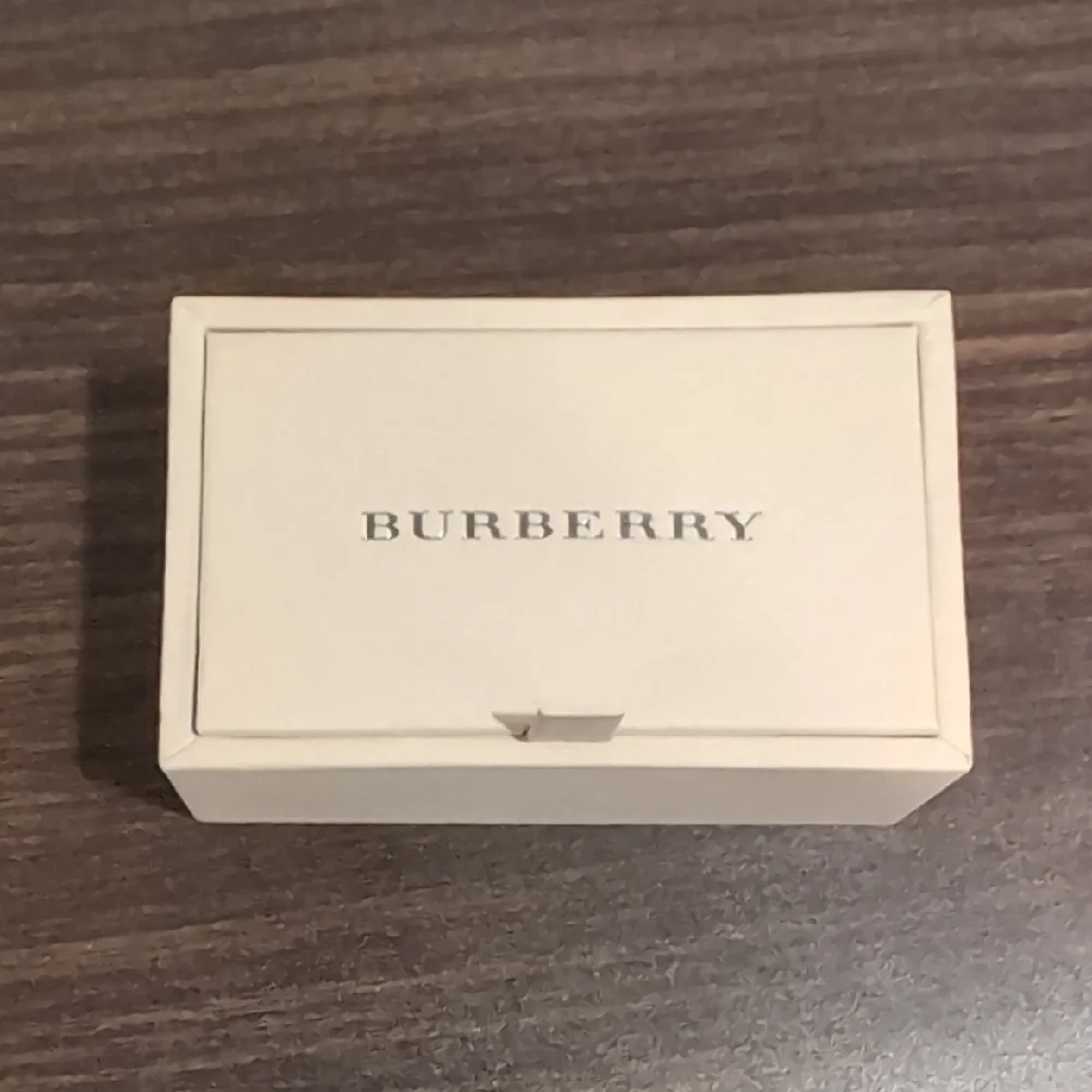 Burberry Silver Money Clip with Geometric Design - Picture 6 of 6